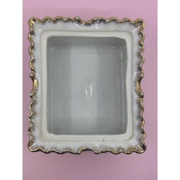 Vtg Porcelain Trinket Box With Hand-Painted Roses & Gold Trim Scalloped Edge Lid - Picture 9 of 11